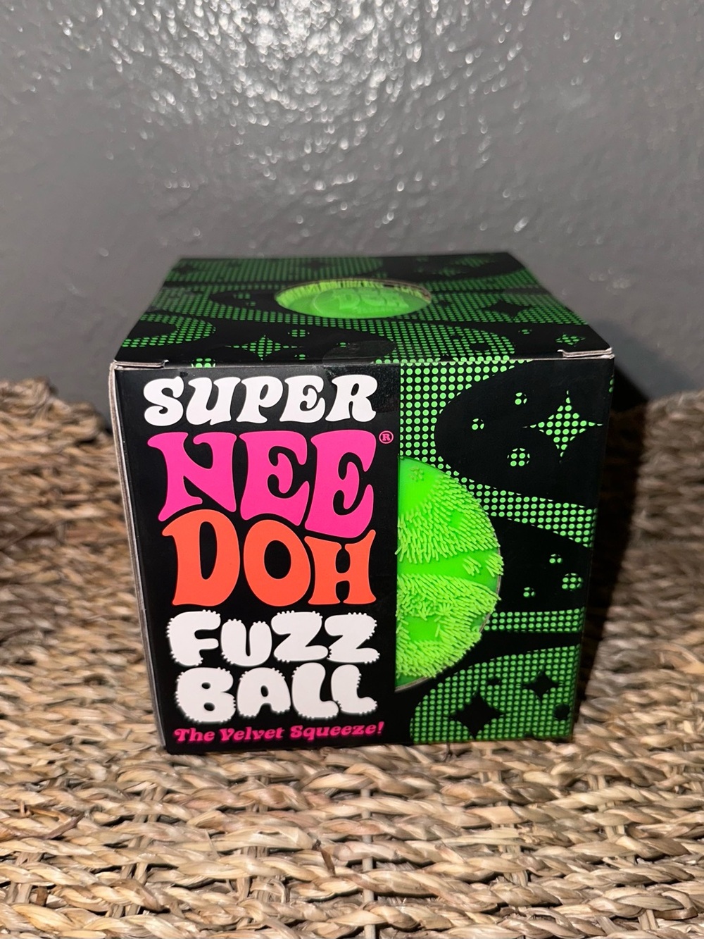 Super NeeDoh Fuzz Ball - Neon Green